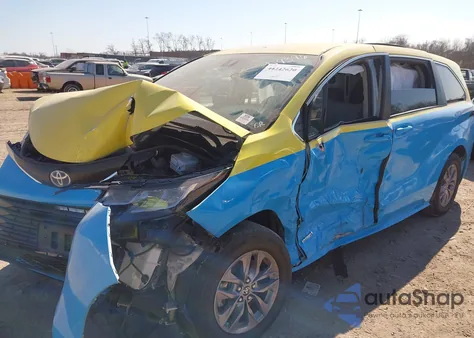 2021 Toyota Sienna Le z USA, uszkodzony, nr VIN 5TDKRKEC9MS044286